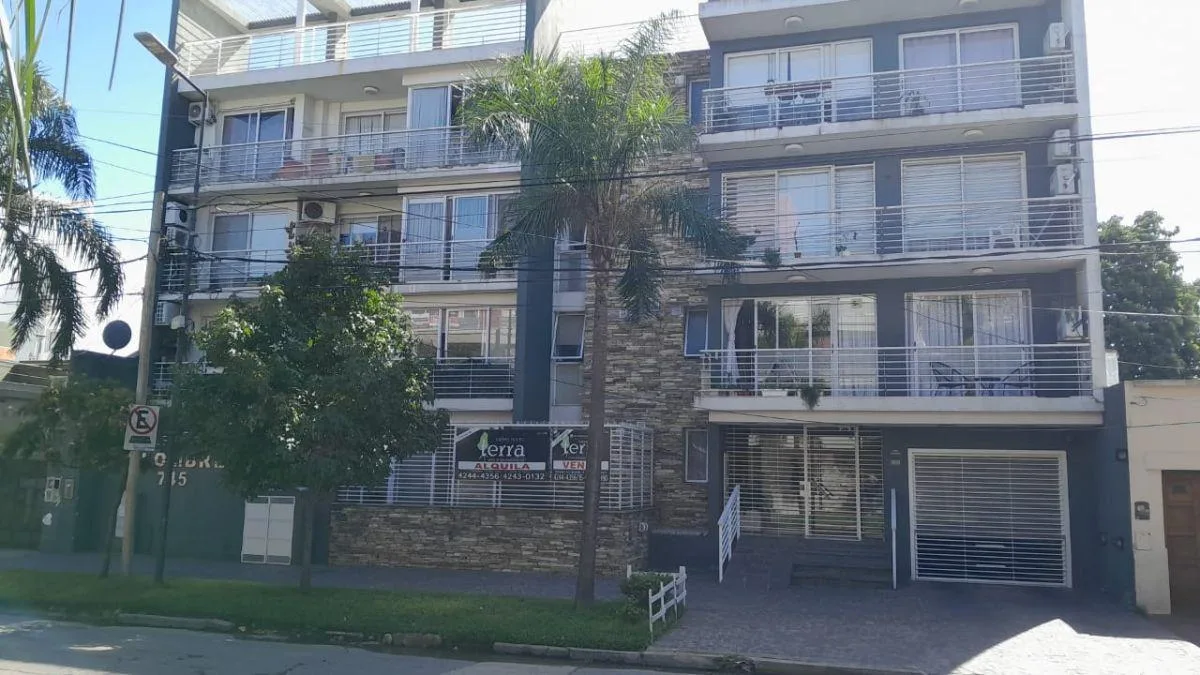 Two-bedroom apartment with parking in Lomas de Zamora