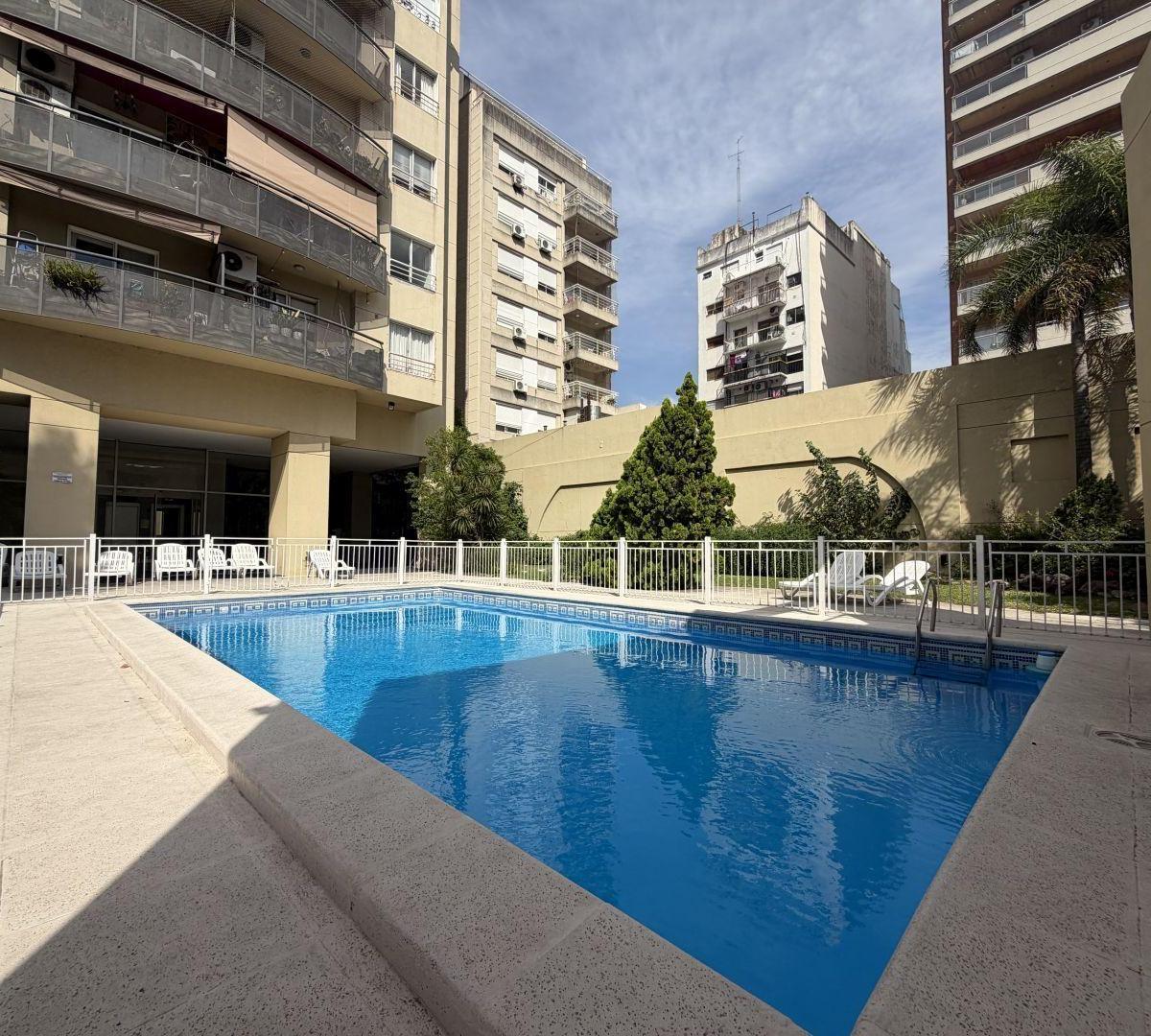 Apartamento de três ambientes com 2 quartos, balcão e vaga em Caballito