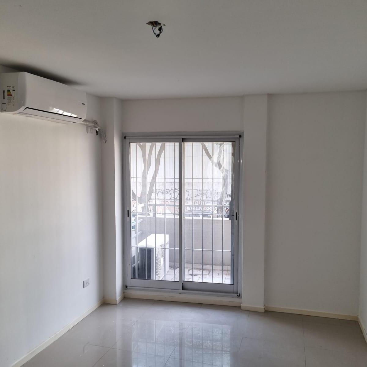 Квартира-студия с балконом в La Paternal