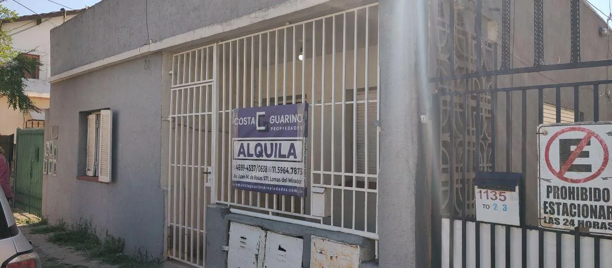 PH de 3 ambientes no térreo em La Matanza, com pátio na frente