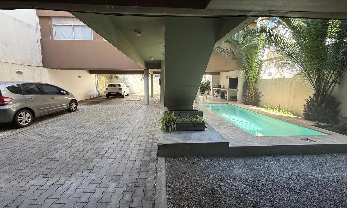 Three-room apartment with balcony in Acassuso