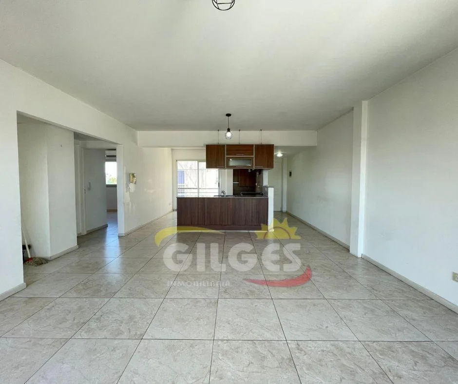 Three-room apartment with balcony and parking in Ramos Mejía
