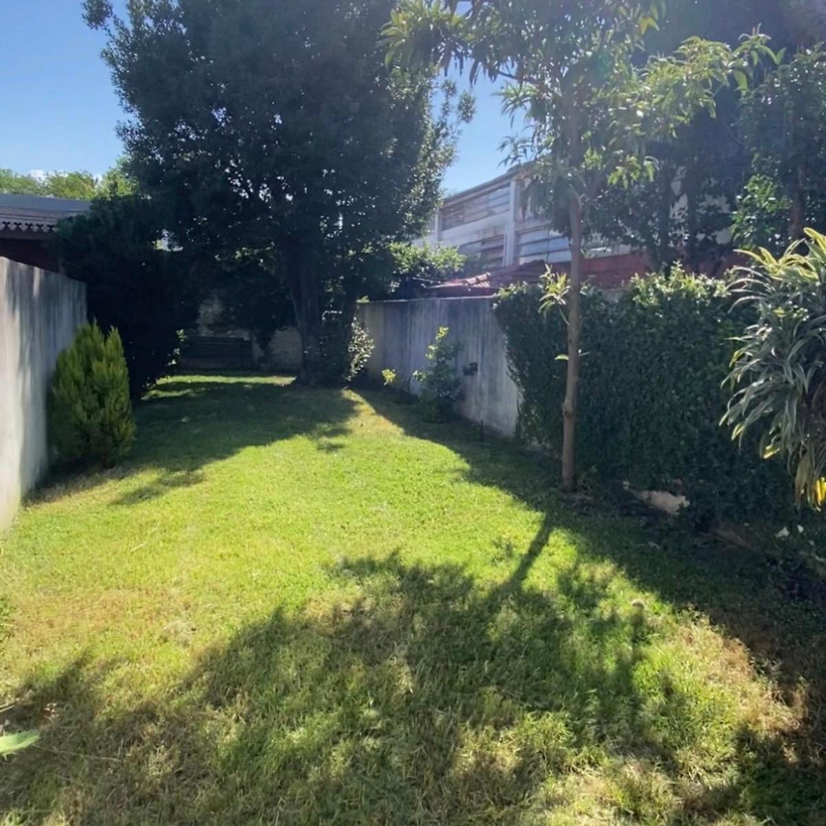 Casa mobiliada com 3 dormitórios em Martínez