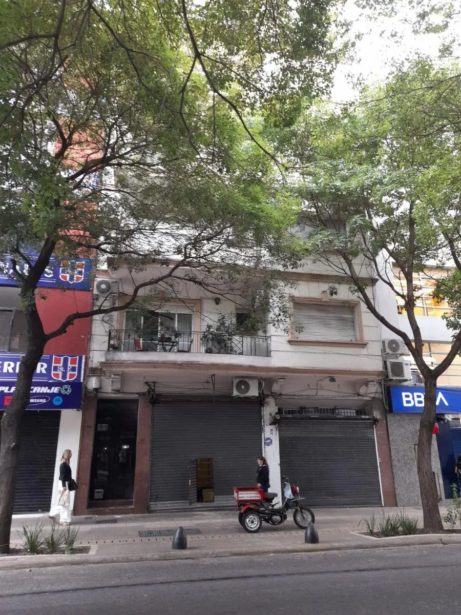 Apartamento de 4 ambientes com 2 dormitórios, varanda e escritório em La Plata