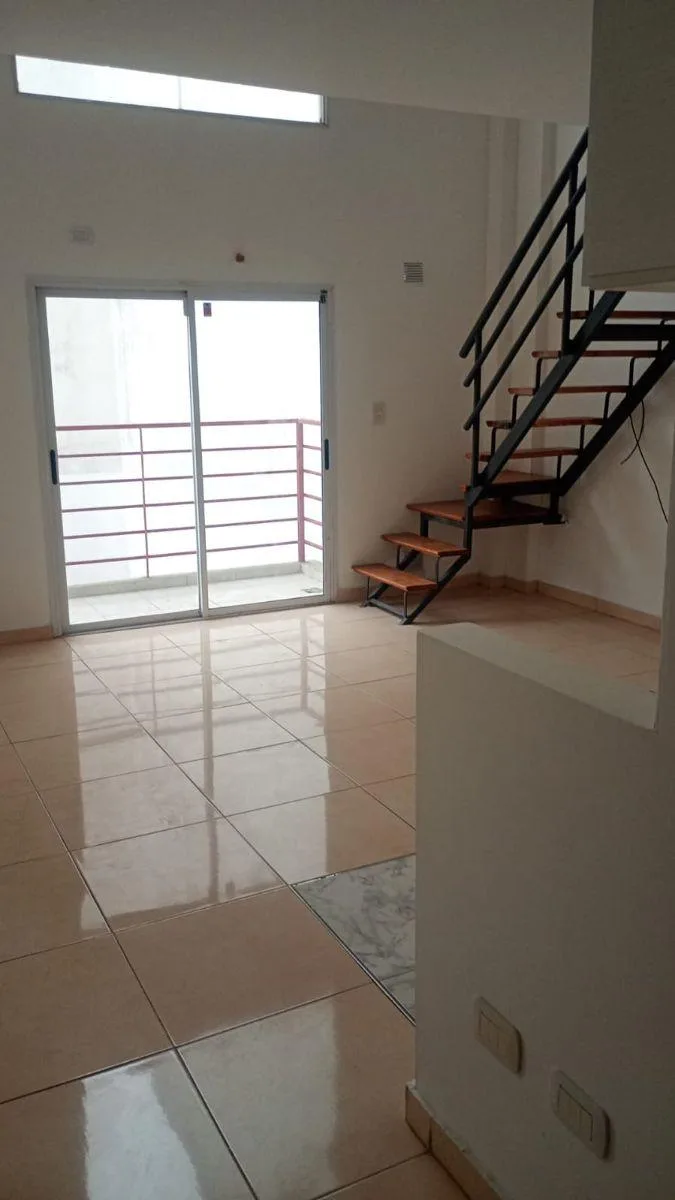 Dúplex de 2 ambientes con 1 dormitorio en Lanús