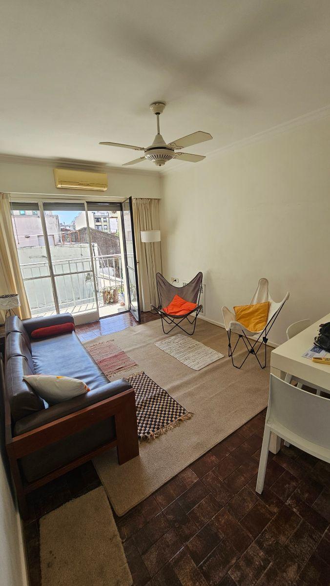 Apartamento mobiliado de três ambientes com 2 quartos em Monserrat