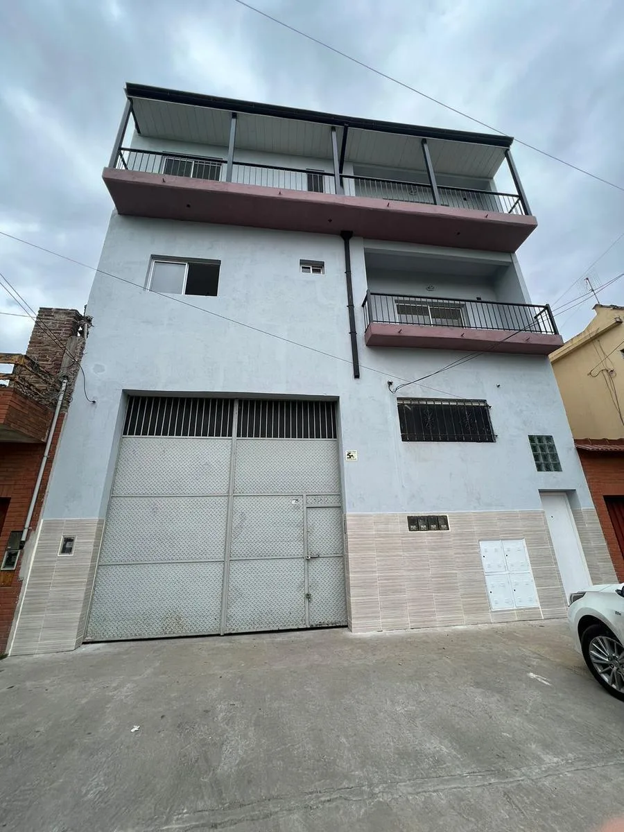 Apartamento de dois ambientes no 1º andar em Lanús