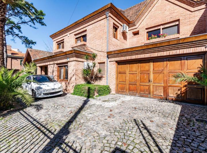 Casa de 6 dormitórios em Martínez
