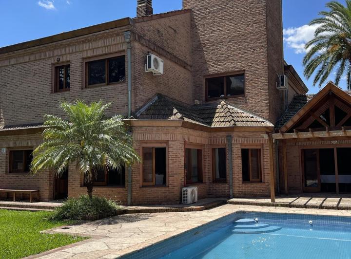 Six-bedroom house with quincho in Martínez
