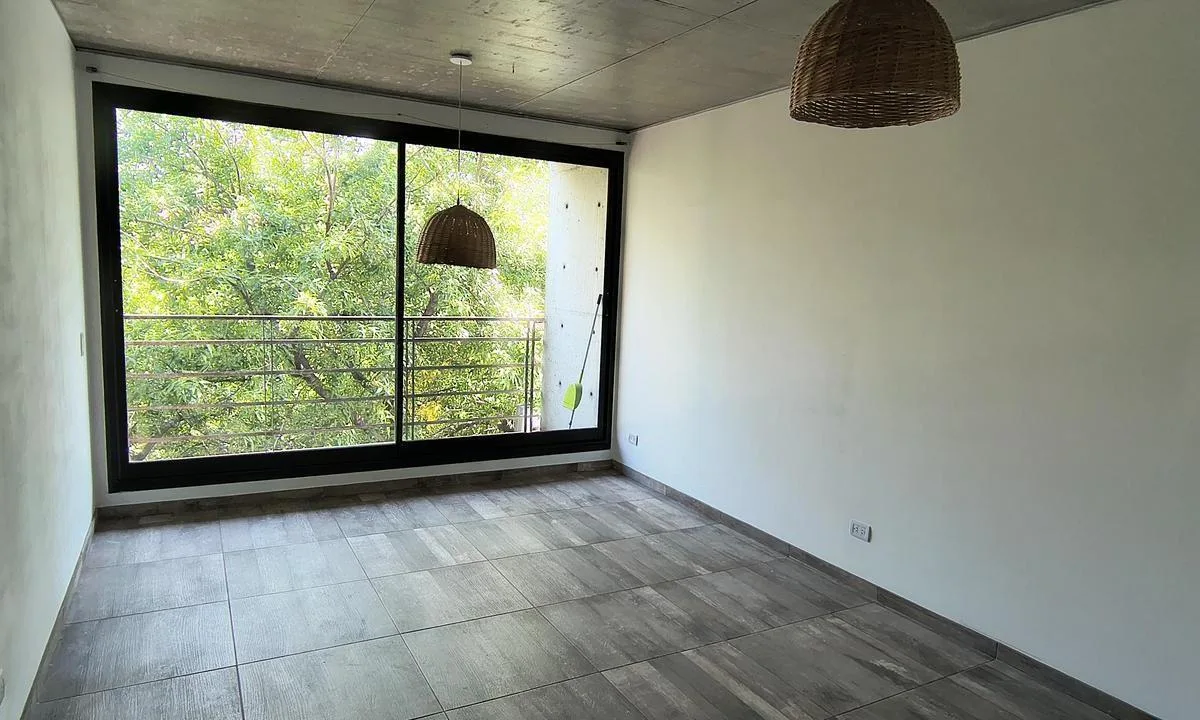 Kitnet de frente com varanda em Palermo