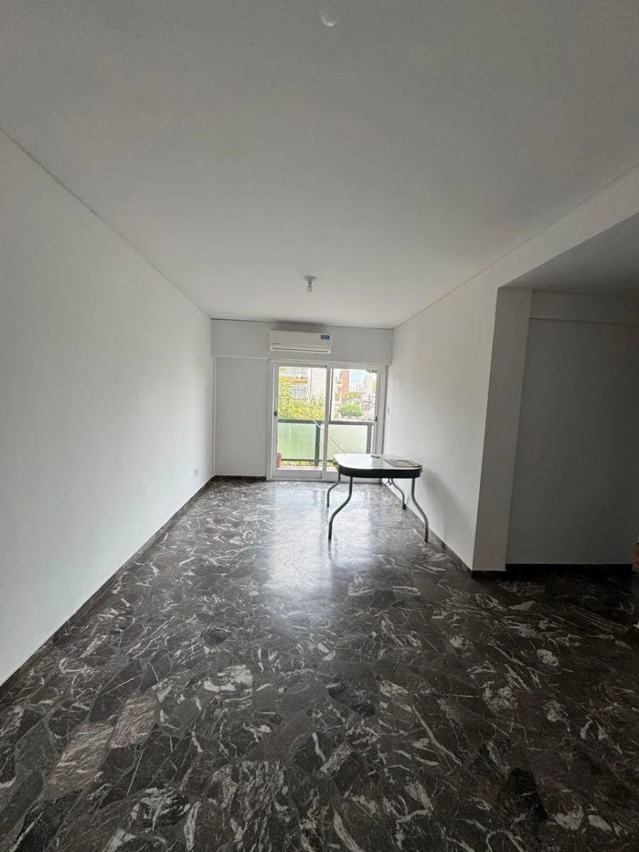 Departamento de 4 ambientes en Flores