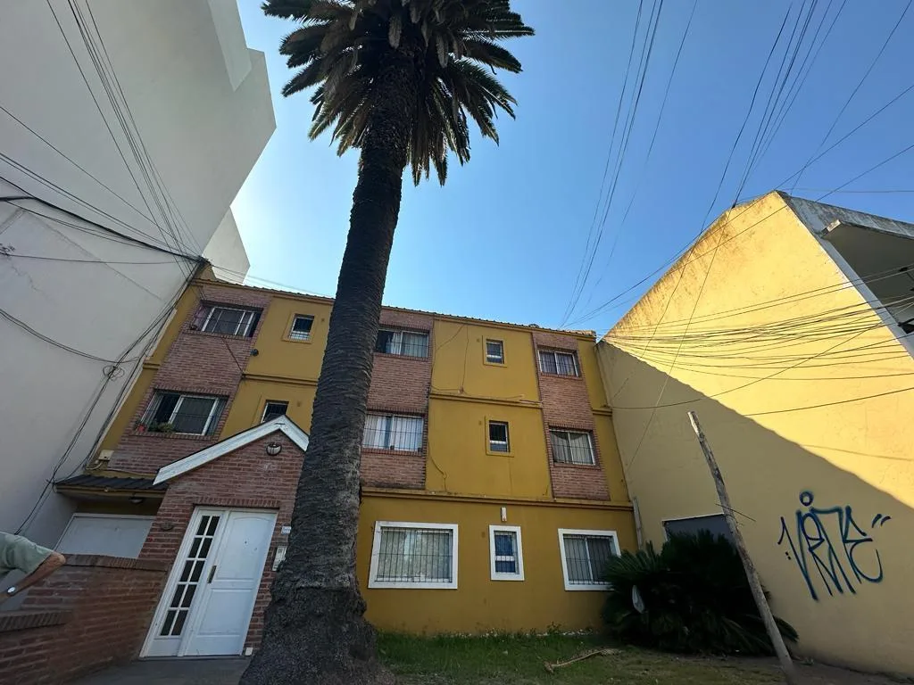 Departamento de 2 ambientes con cochera descubierta en Moreno