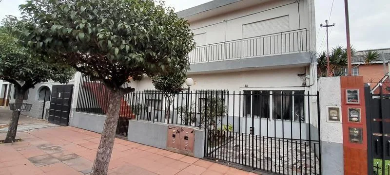 Casa multifamiliar de 4 dormitorios en Lomas del Mirador