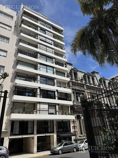 Four-bedroom duplex apartment in Retiro