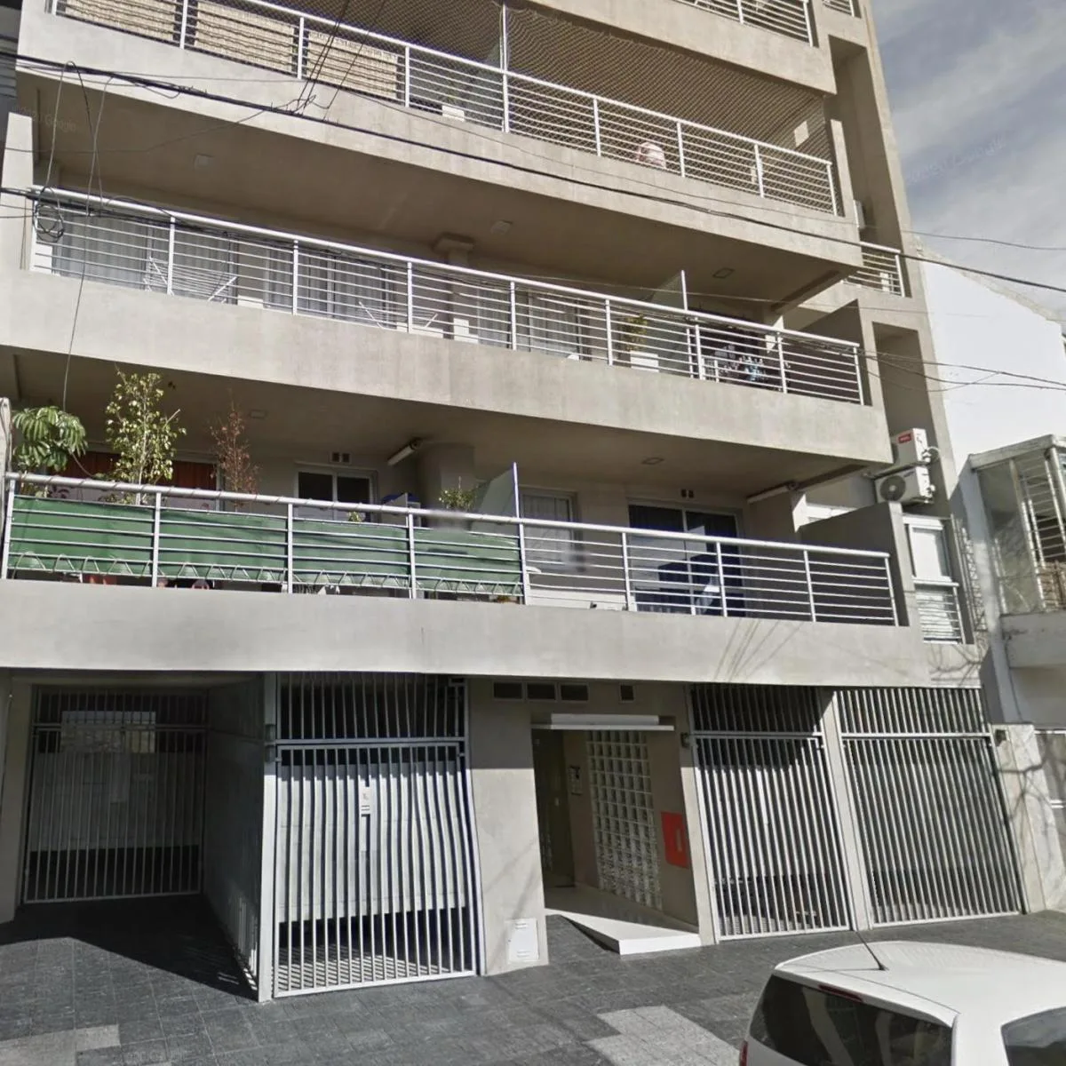 Apartamento duplex de 1 quarto com vaga de garagem independente em Flores