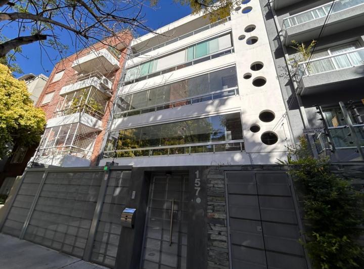 Apartamento de quatro ambientes com 3 dormitórios em Martínez