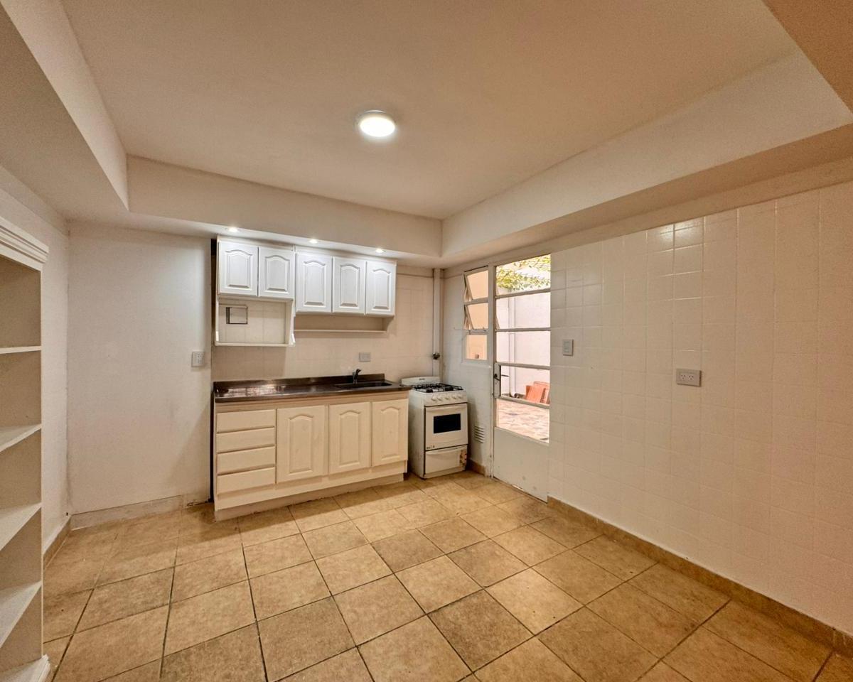 Departamento de 3 ambientes con patio en Colegiales