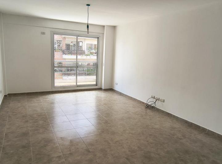 Monoambiente divisible con balcón al frente en Villa Urquiza