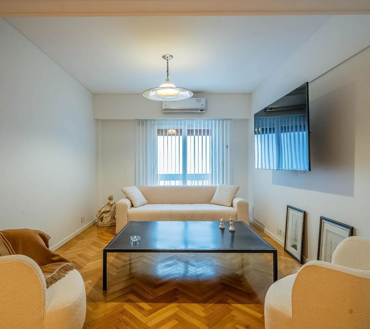 Apartamento mobiliado de três ambientes com 2 dormitórios e vaga em Recoleta