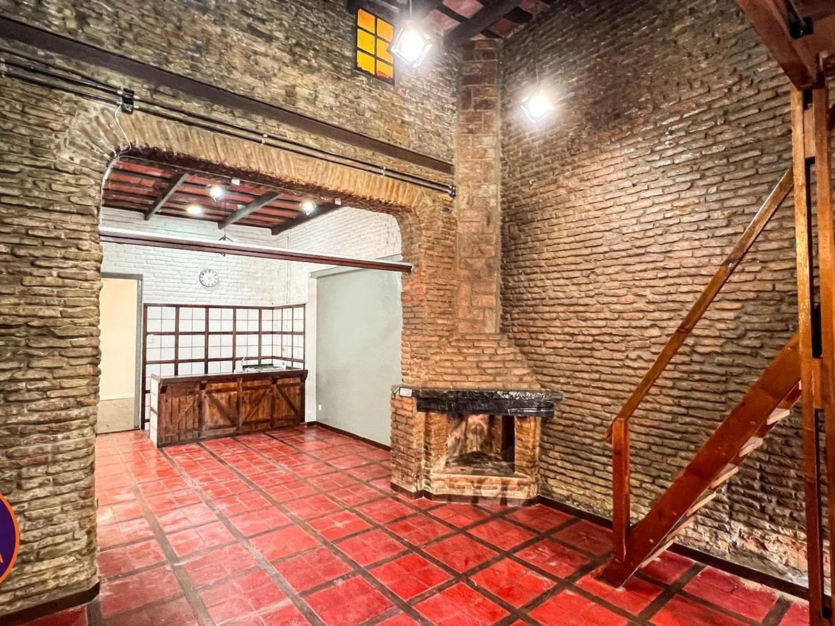 Casa com 3 quartos para uso comercial em San Telmo