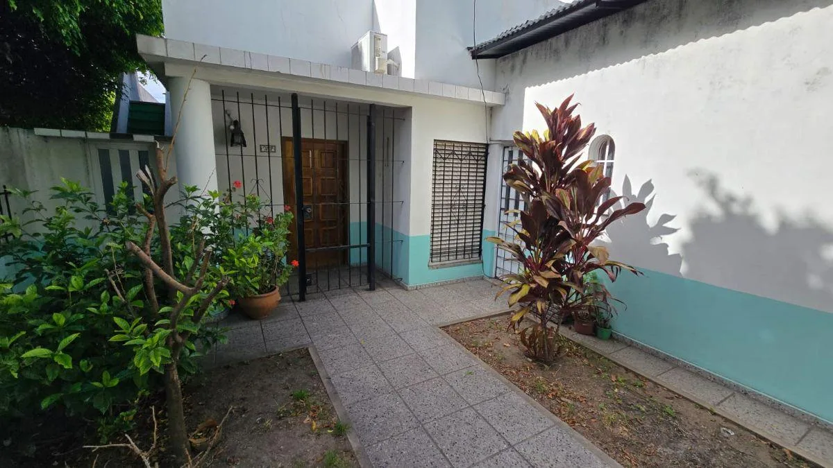 Casa de 2 dormitórios em Lanús Este