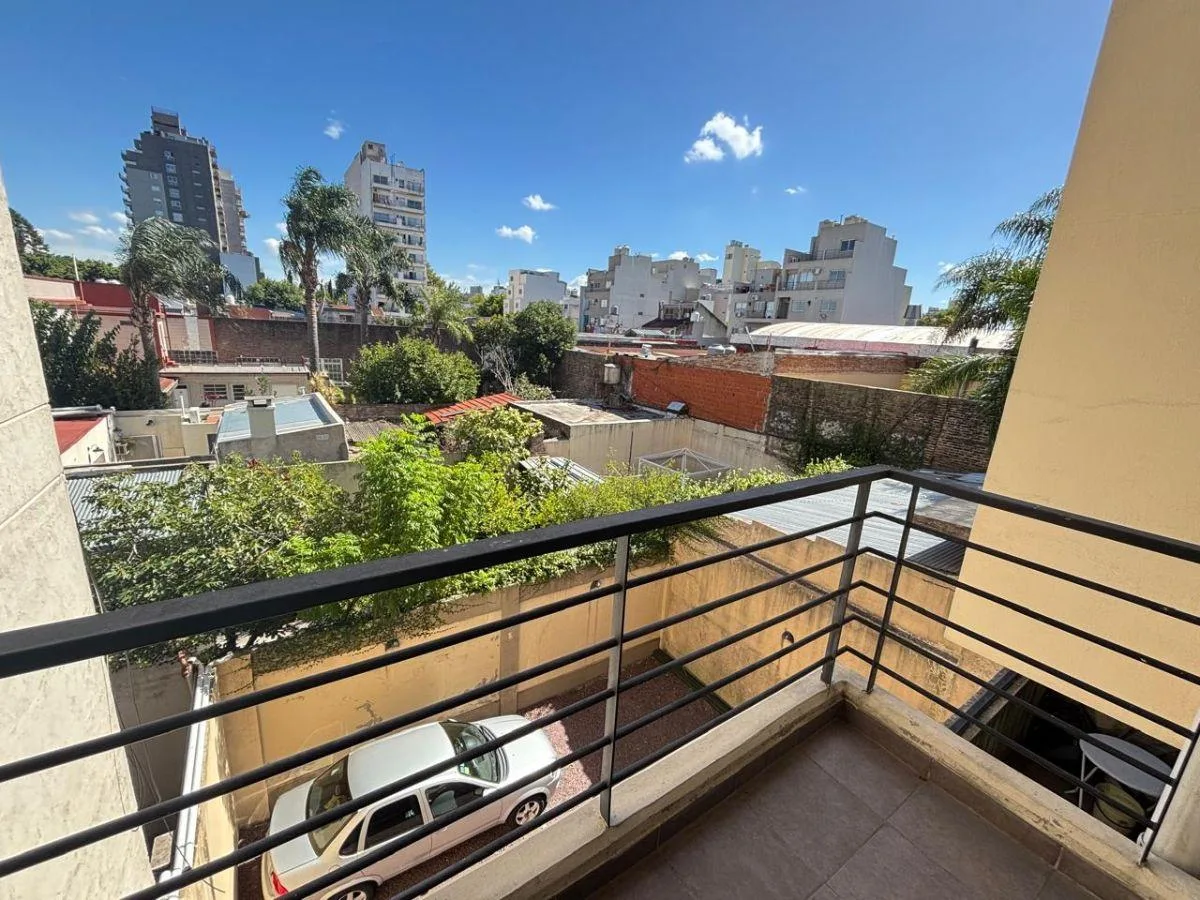 Квартира-студия с балконом во двор в Monte Castro