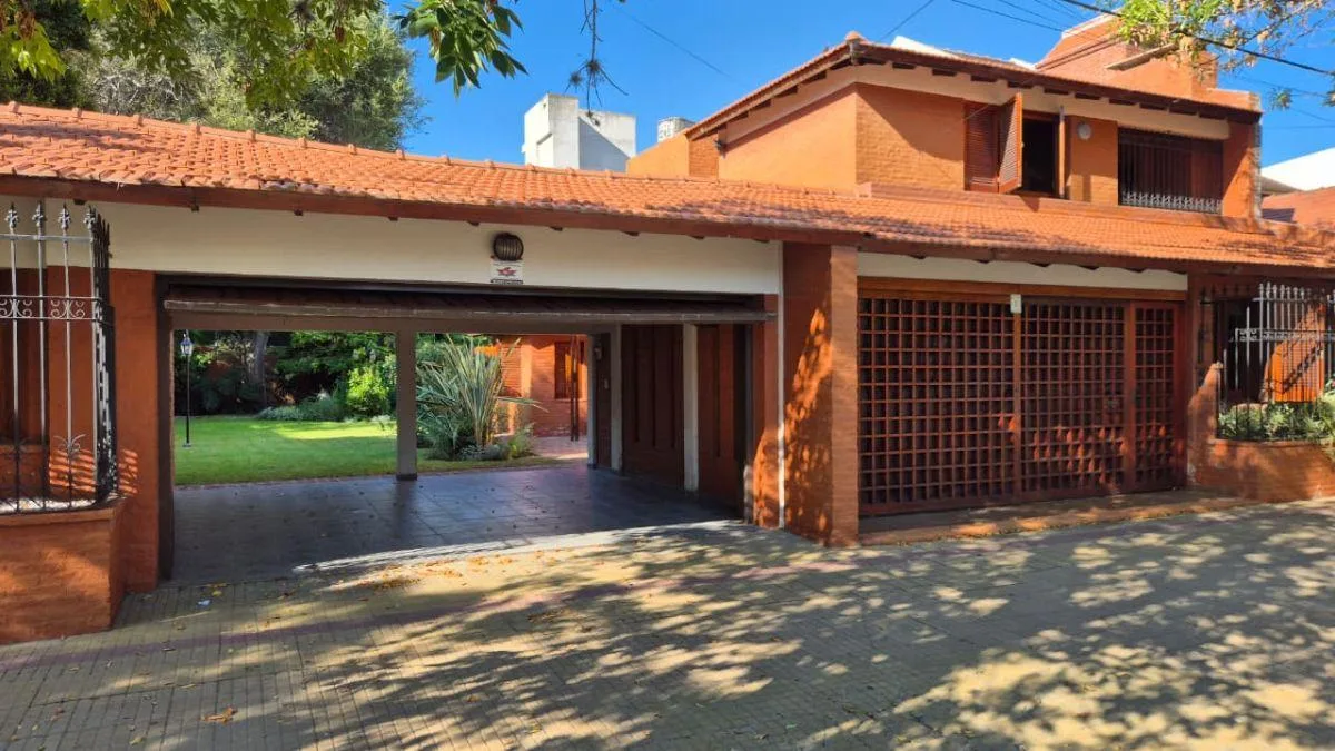 Дом с 4 спальнями в La Plata