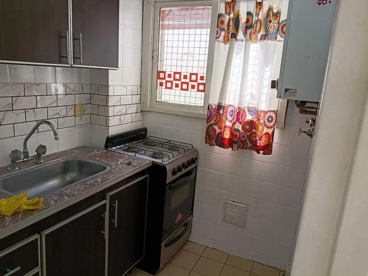 Apartamento de dois ambientes com 1 quarto em Lanús