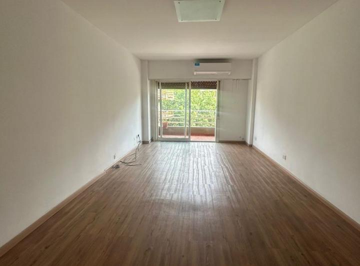 Departamento de 4 ambientes con balcón en Villa Devoto