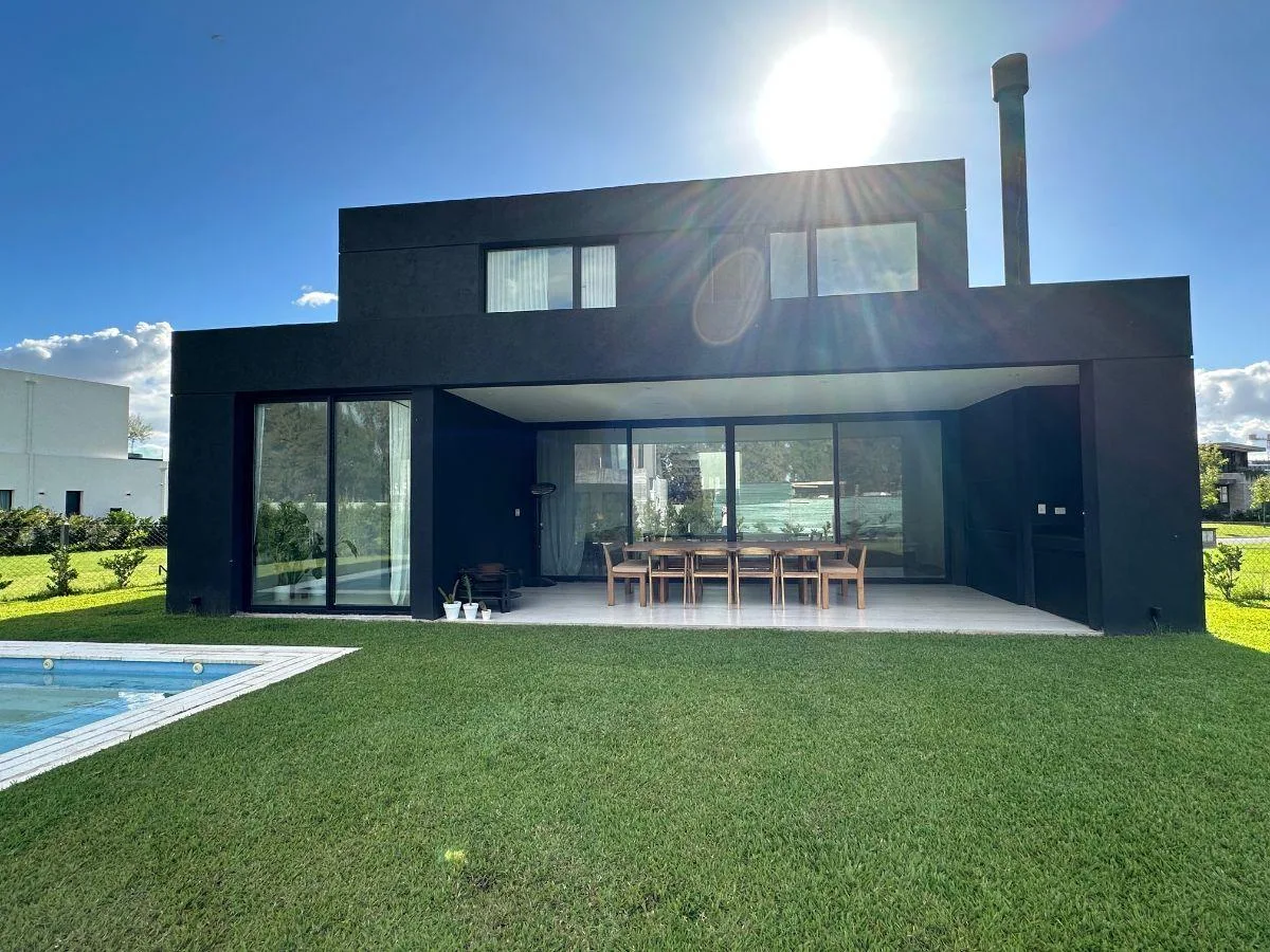 Four-bedroom house in Nordelta’s Barrio Carpinchos, Tigre