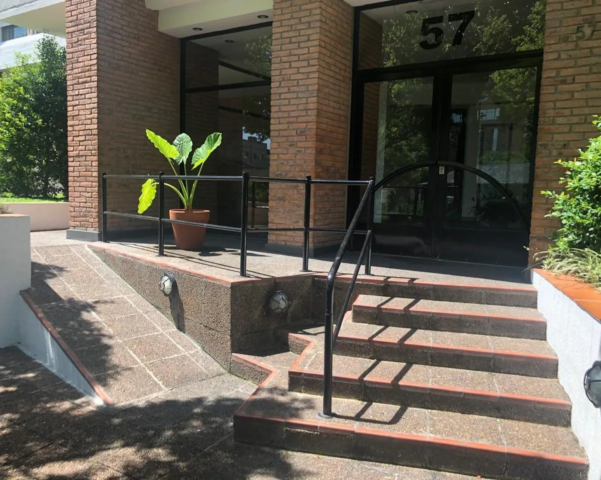 Departamento de 2 ambientes con balcón en San Isidro Centro
