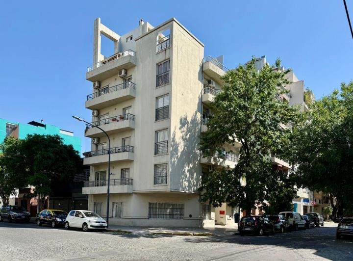 Monoambiente divisible en planta baja al frente en Villa Pueyrredón