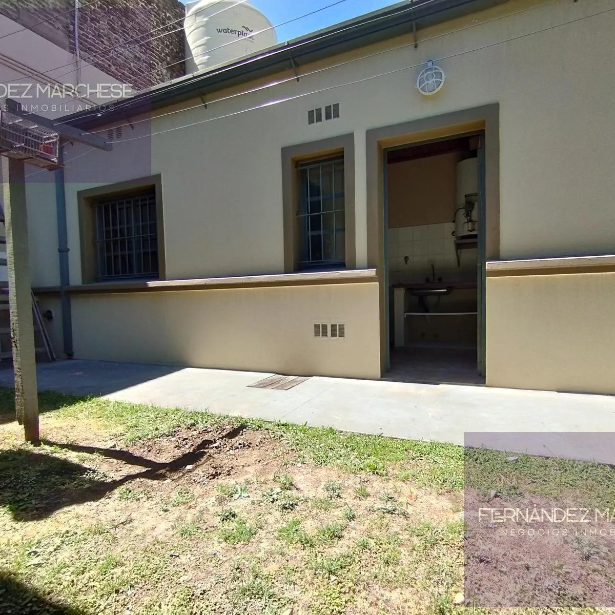 Apartamento tipo kitnet em Luján na Av. Carlos Pellegrini