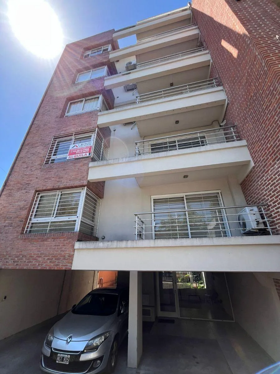 Departamento de 3 ambientes al frente en Morón
