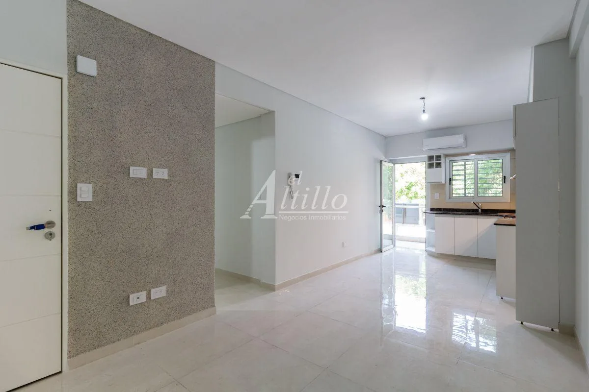 Apartamento de três ambientes em Liniers, meio andar de frente