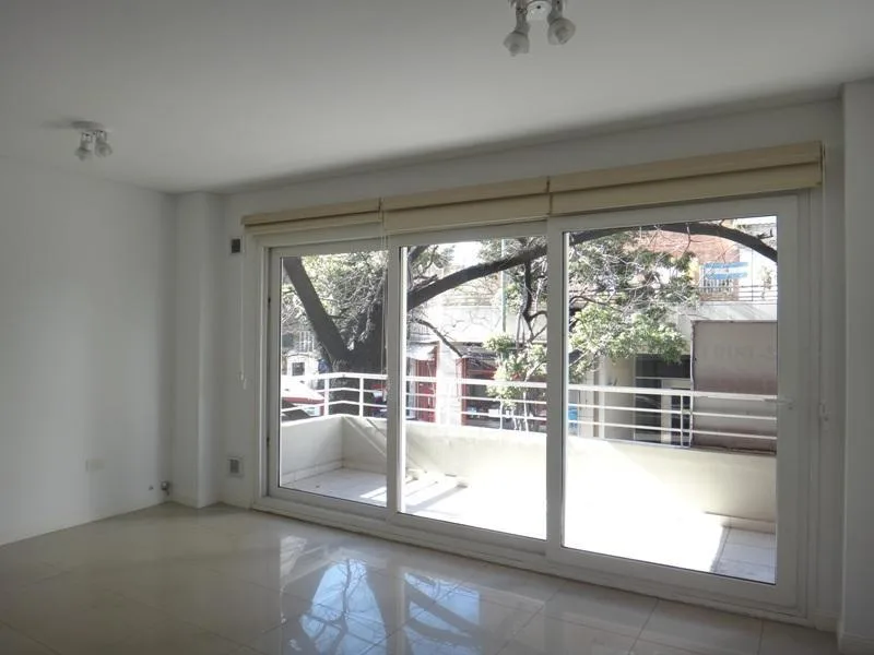 Departamento de 2 ambientes con balcón al frente en Villa Crespo
