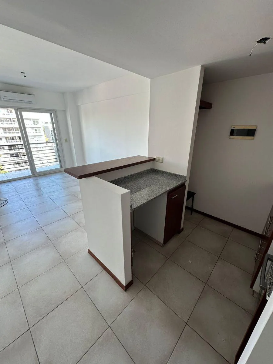 Departamento monoambiente al frente con balcón en Villa Luro
