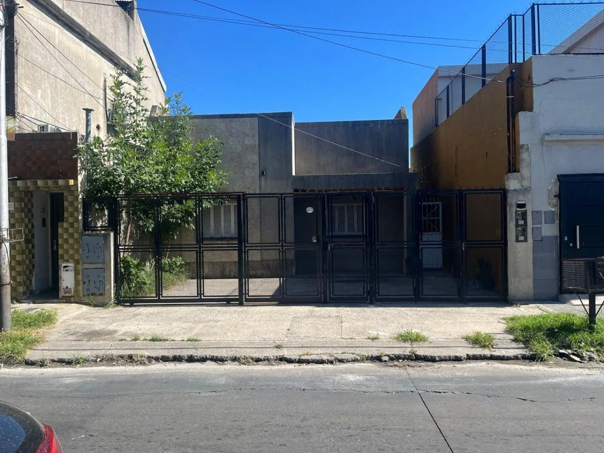 Casa em PH de 3 ambientes com 2 dormitórios em Lanús