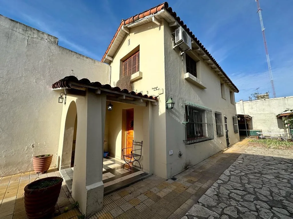 Casa em Escobar com pátio e quincho