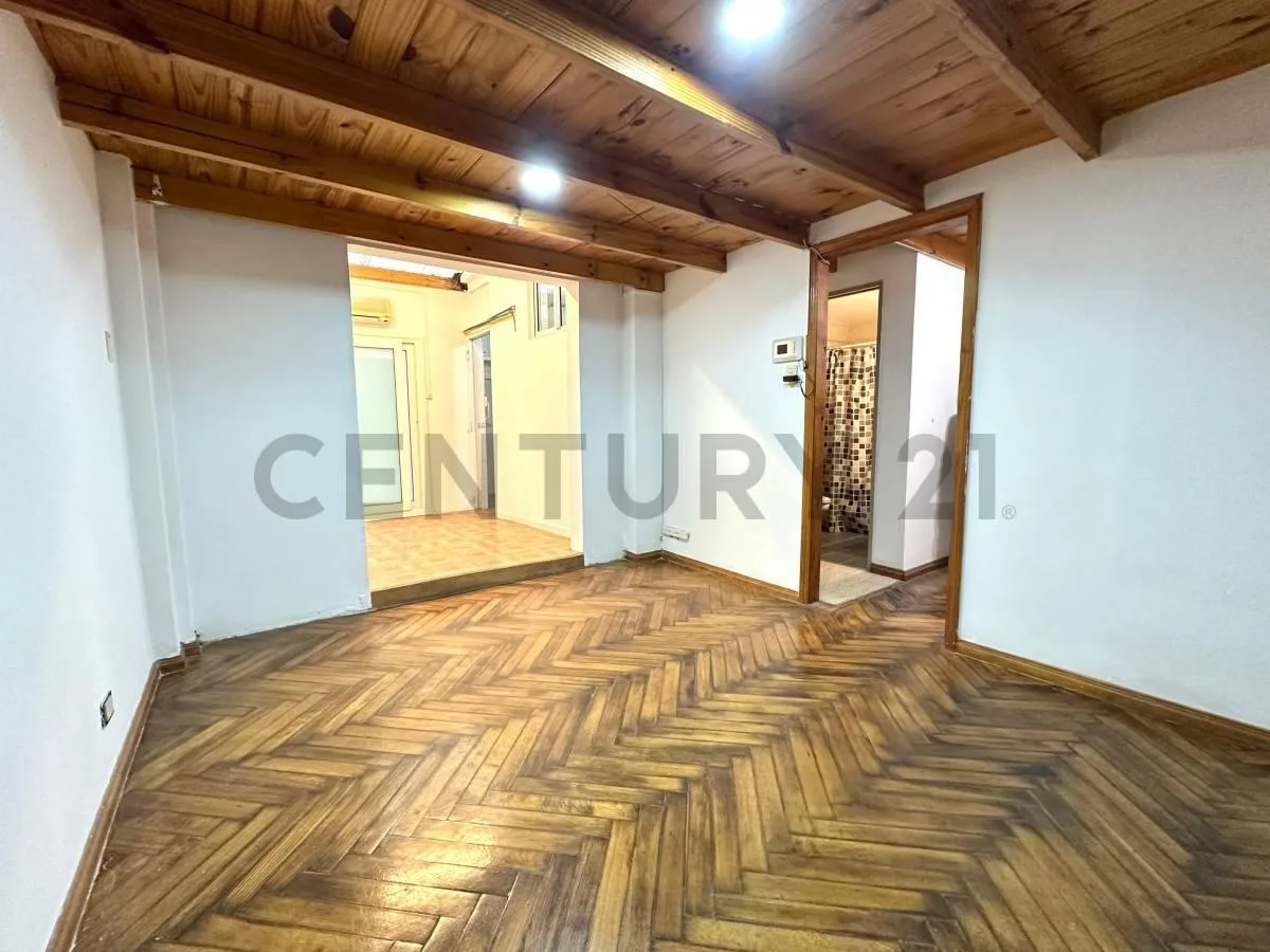 Departamento de 3 ambientes en planta baja con patio en Retiro