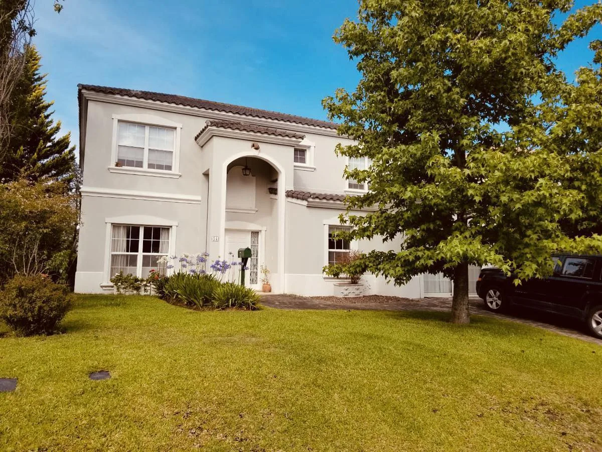 House with lagoon access in Tigre's Barrancas del Lago