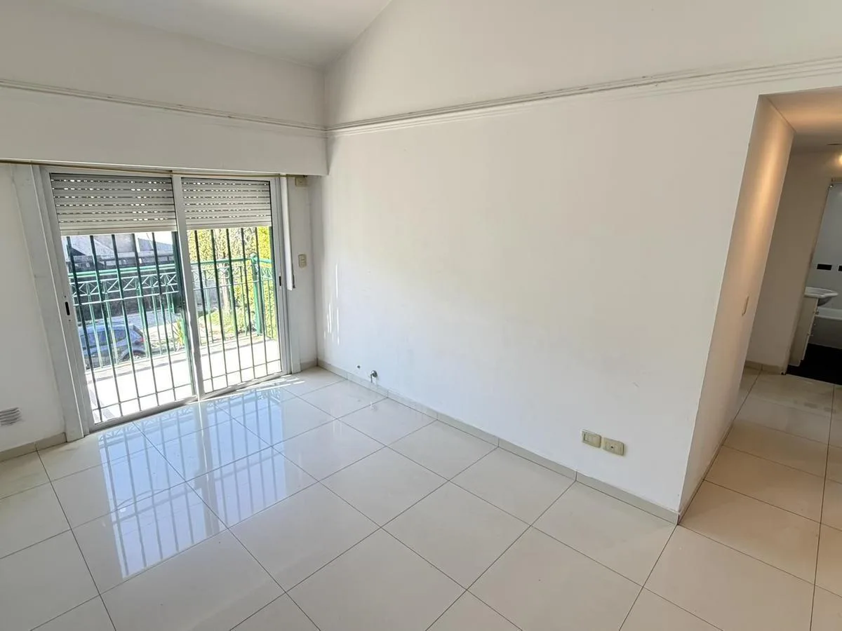 Apartamento de 4 ambientes para alugar em Lanús