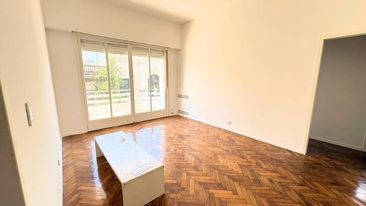 Apartamento de 3 ambientes com 2 quartos e varanda em San Telmo