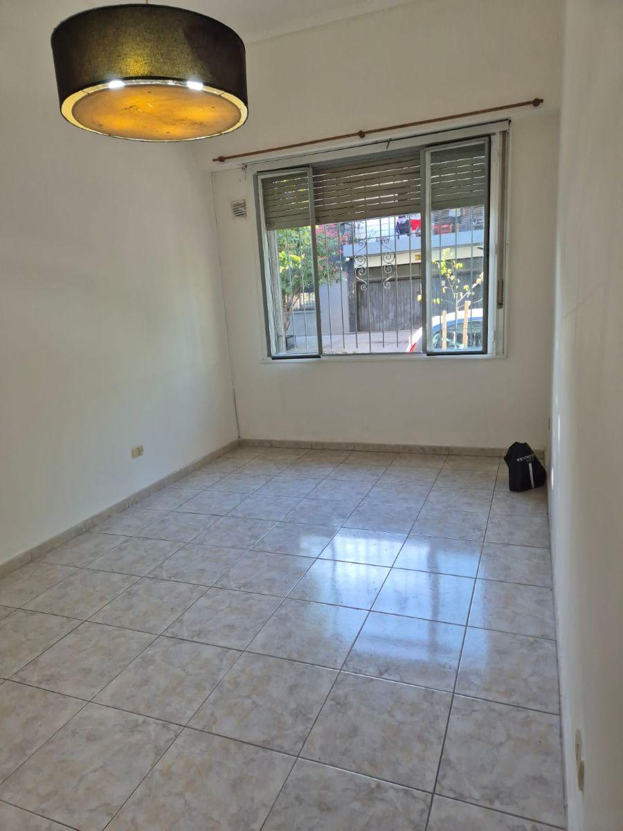 Departamento de 2 ambientes en planta baja con frente en Villa Pueyrredón