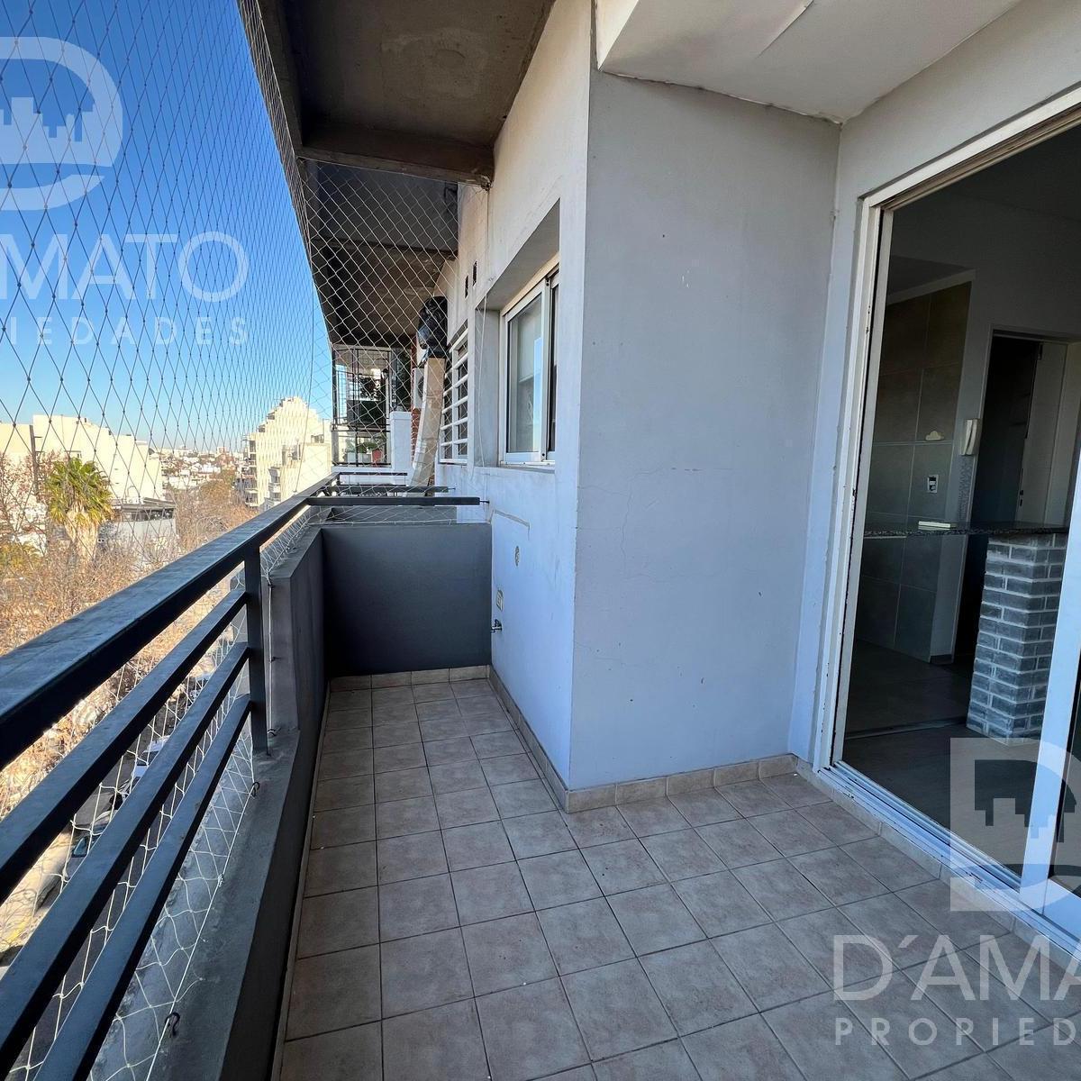 Two-room apartment with covered parking in Villa Urquiza