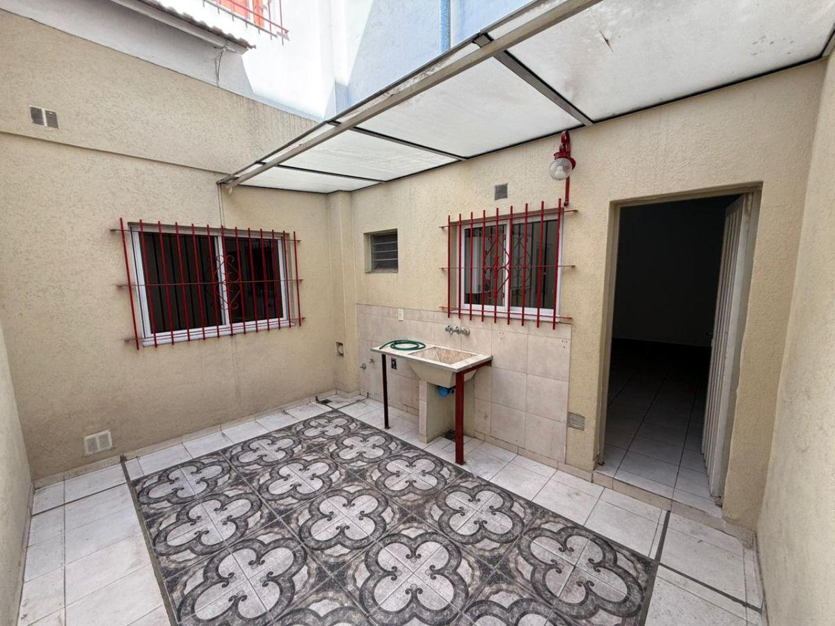 PH de 3 ambientes con patio en Parque Avellaneda