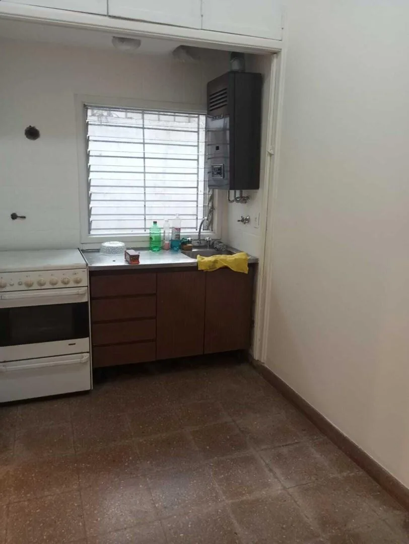 Ground-floor studio apartment in Victoria