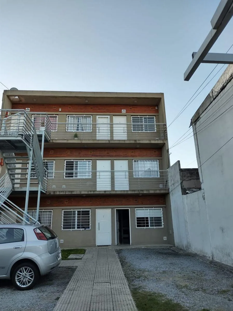Apartamento de 2 ambientes no 2º andar por escada em Quilmes