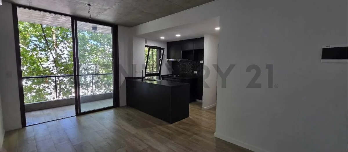 Apartamento de dois ambientes com varanda em Villa Luro