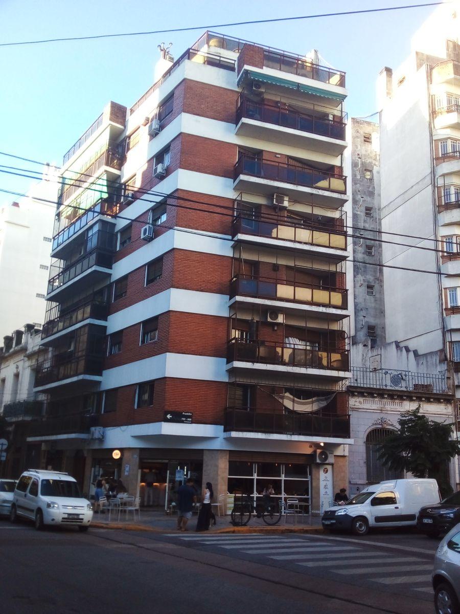 Kitnet de estúdio de frente com varanda em Caballito